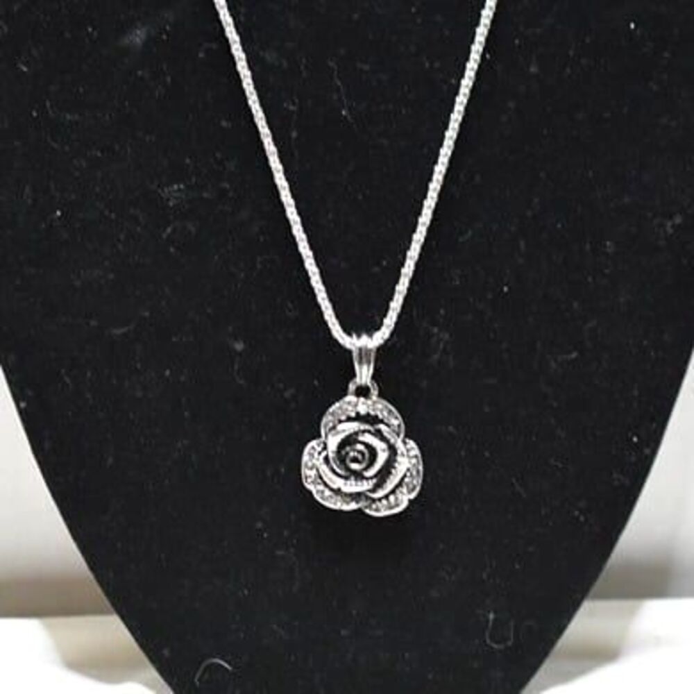 Vintage Rose Flower Rhinestone Silver Tone Lobster Claw Clasp 18" Necklace